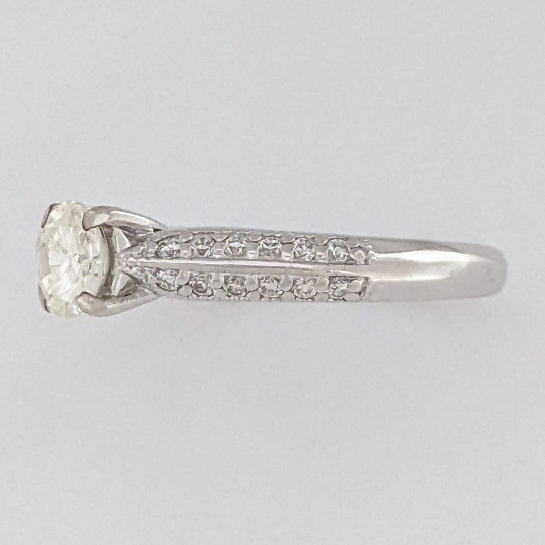 14K WHITE .68 CARAT TOTAL WEIGHT VS K DIAMOND ROUND (25) ESTATE RING 3.8 GRAMS