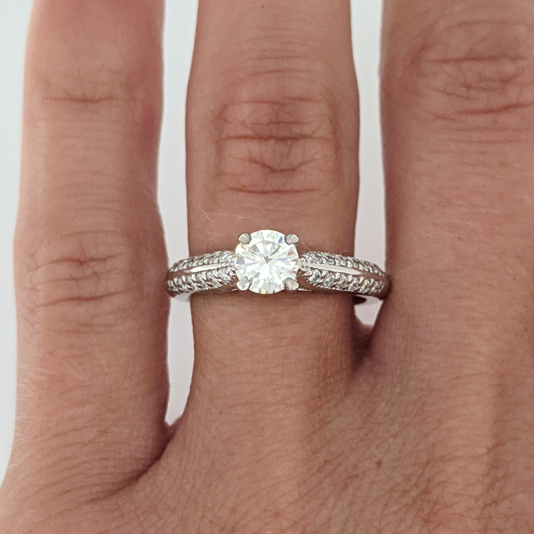 14K WHITE .68 CARAT TOTAL WEIGHT VS K DIAMOND ROUND (25) ESTATE RING 3.8 GRAMS