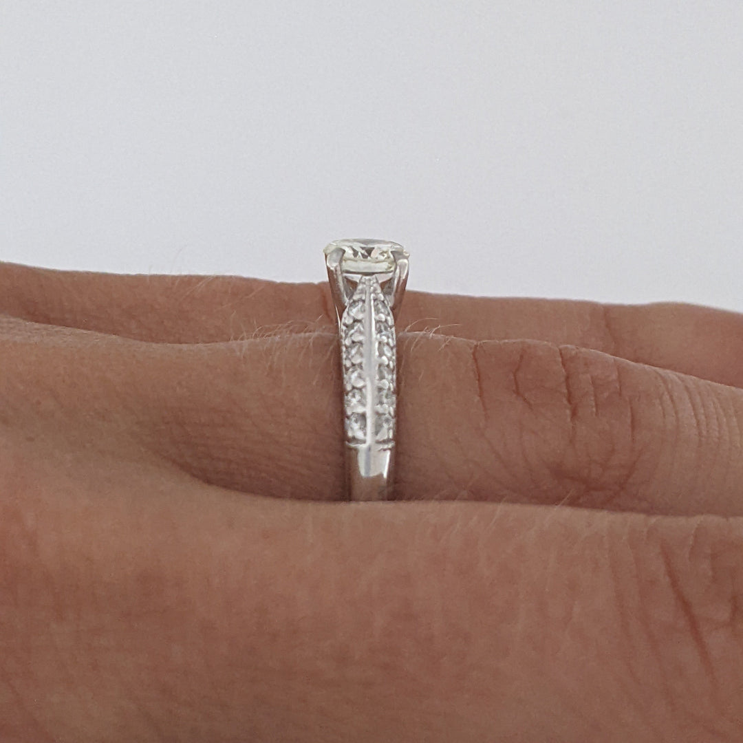 14K WHITE .68 CARAT TOTAL WEIGHT VS K DIAMOND ROUND (25) ESTATE RING 3.8 GRAMS