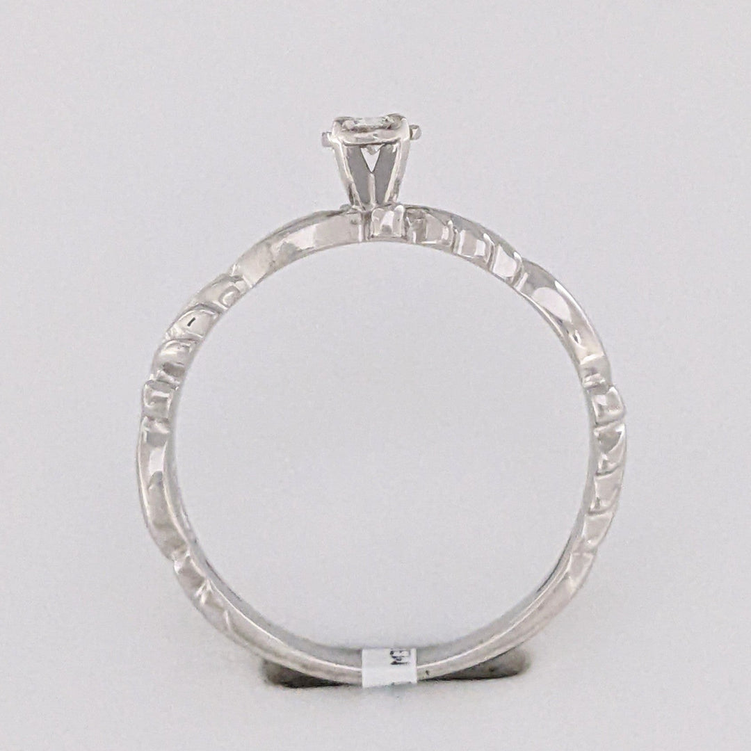 14K WHITE .08 CARAT TOTAL VS I DIAMOND ROUND PATTERN BAND ESTATE RING 3.3 GRAMS