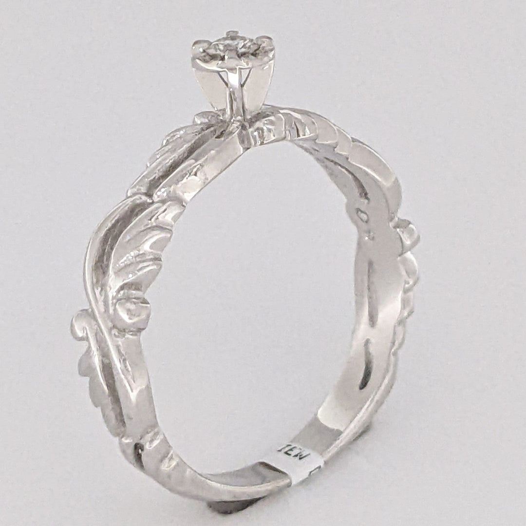 14K WHITE .08 CARAT TOTAL VS I DIAMOND ROUND PATTERN BAND ESTATE RING 3.3 GRAMS