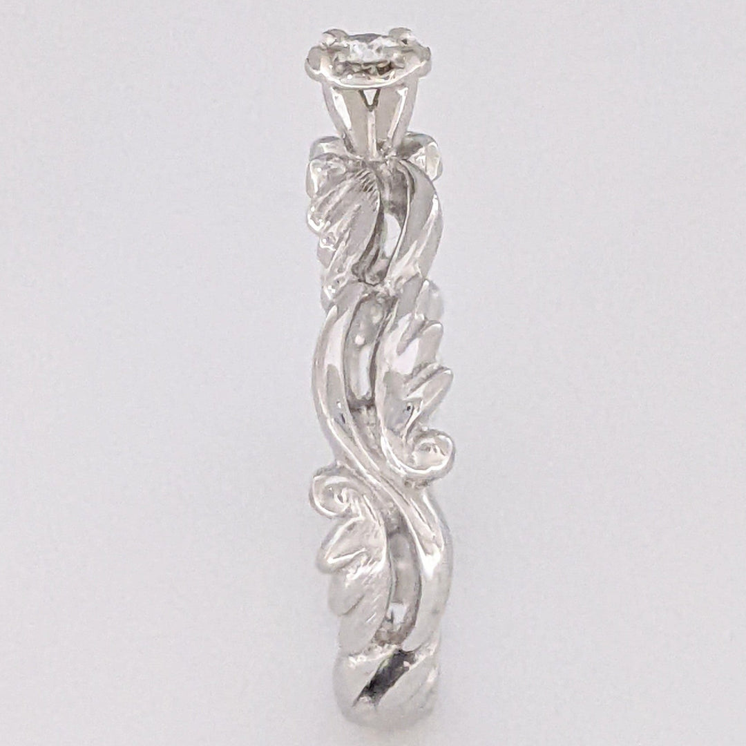 14K WHITE .08 CARAT TOTAL VS I DIAMOND ROUND PATTERN BAND ESTATE RING 3.3 GRAMS