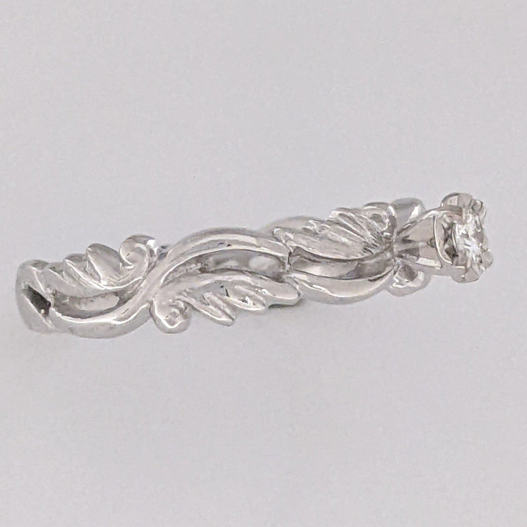 14K WHITE .08 CARAT TOTAL VS I DIAMOND ROUND PATTERN BAND ESTATE RING 3.3 GRAMS