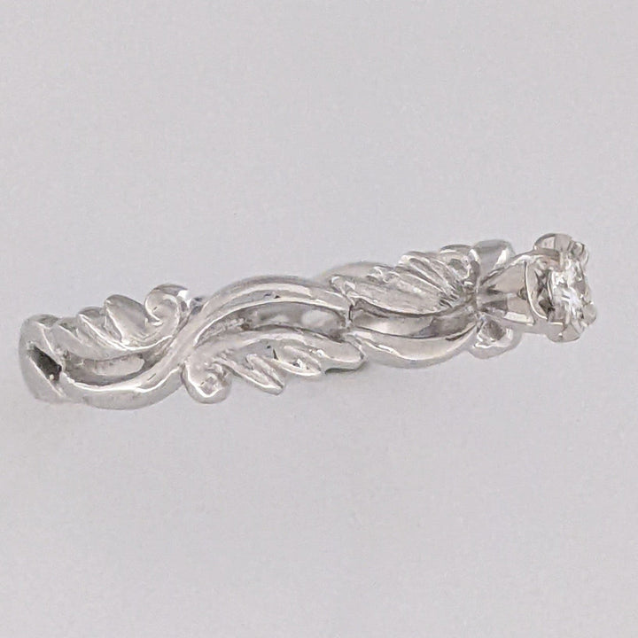 14K WHITE .08 CARAT TOTAL VS I DIAMOND ROUND PATTERN BAND ESTATE RING 3.3 GRAMS