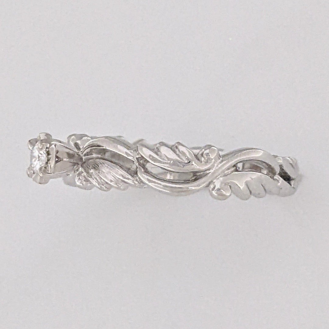 14K WHITE .08 CARAT TOTAL VS I DIAMOND ROUND PATTERN BAND ESTATE RING 3.3 GRAMS