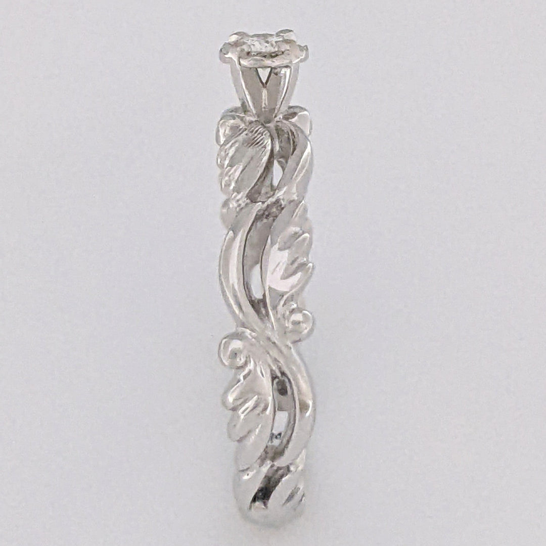 14K WHITE .08 CARAT TOTAL VS I DIAMOND ROUND PATTERN BAND ESTATE RING 3.3 GRAMS