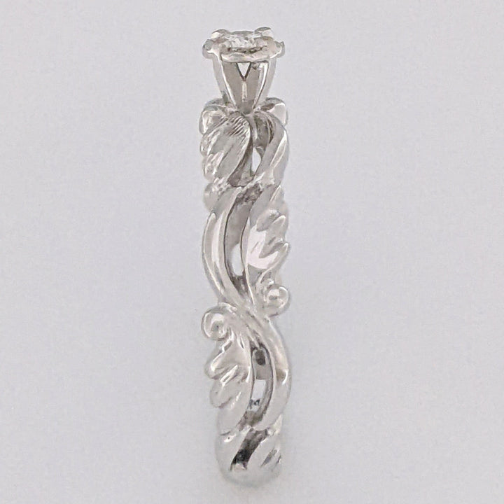 14K WHITE .08 CARAT TOTAL VS I DIAMOND ROUND PATTERN BAND ESTATE RING 3.3 GRAMS
