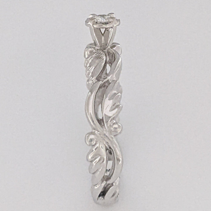 14K WHITE .08 CARAT TOTAL VS I DIAMOND ROUND PATTERN BAND ESTATE RING 3.3 GRAMS