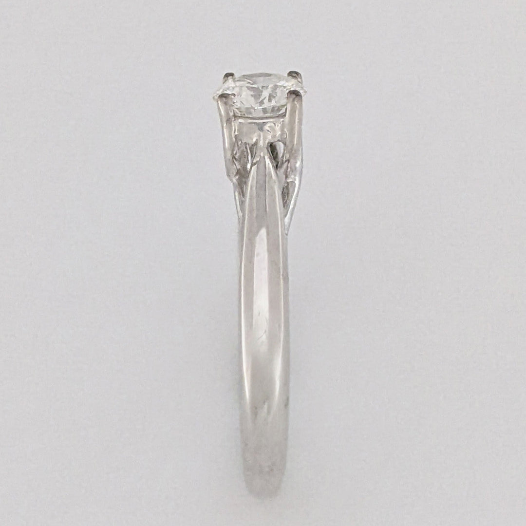 18K WHITE .53 CARAT TOTAL SI2 H DIAMOND ROUND ESTATE SOLITAIRE RING 3.3 GRAMS
