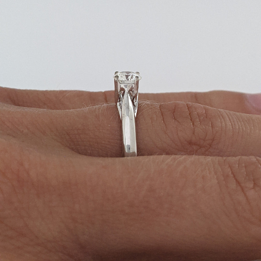 18K WHITE .53 CARAT TOTAL SI2 H DIAMOND ROUND ESTATE SOLITAIRE RING 3.3 GRAMS