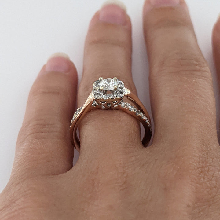 14K ROSE .82 CARAT TOTAL WEIGHT I1 H DIAMOND ROUND (27) ESTATE HALO RING 3.8 GRAMS