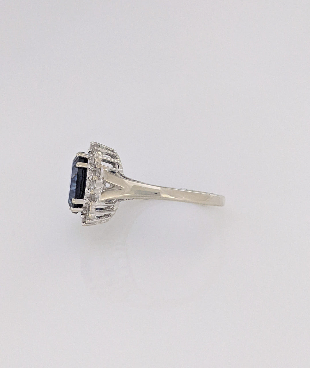 10K WHITE LAB-CREATED SAPPHIRE OVAL 8X10 WITH WHITE SAPPHIRE ESTATE RING 3.2 GRAMS
