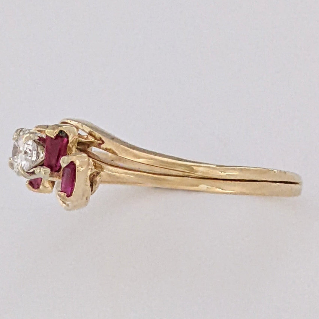 14K .25 CARAT TOTAL SI2 H DIAMOND ROUND (1) RUBY BAGUETTE (4) ESTATE RING 3.3 GRAMS