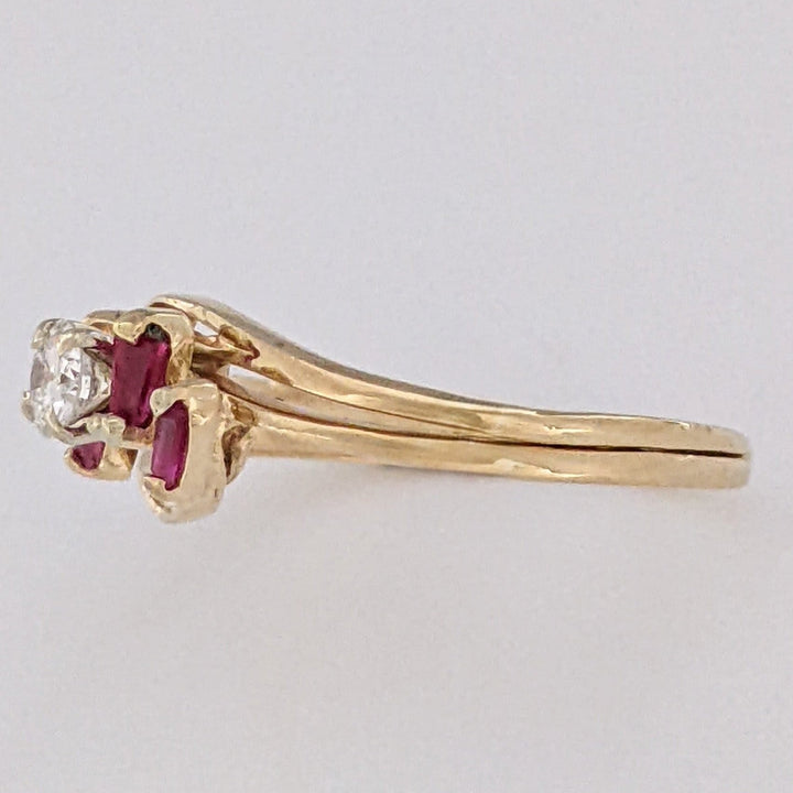 14K .25 CARAT TOTAL SI2 H DIAMOND ROUND (1) RUBY BAGUETTE (4) ESTATE RING 3.3 GRAMS