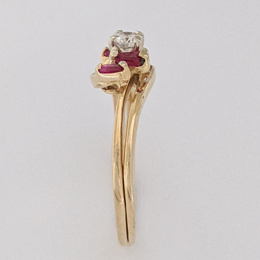 14K .25 CARAT TOTAL SI2 H DIAMOND ROUND (1) RUBY BAGUETTE (4) ESTATE RING 3.3 GRAMS
