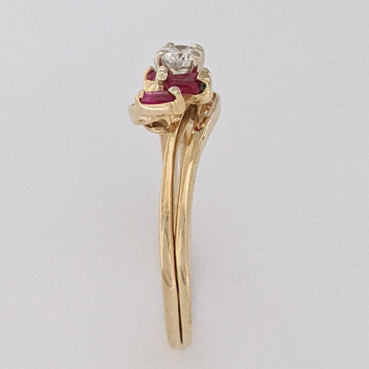 14K .25 CARAT TOTAL SI2 H DIAMOND ROUND (1) RUBY BAGUETTE (4) ESTATE RING 3.3 GRAMS