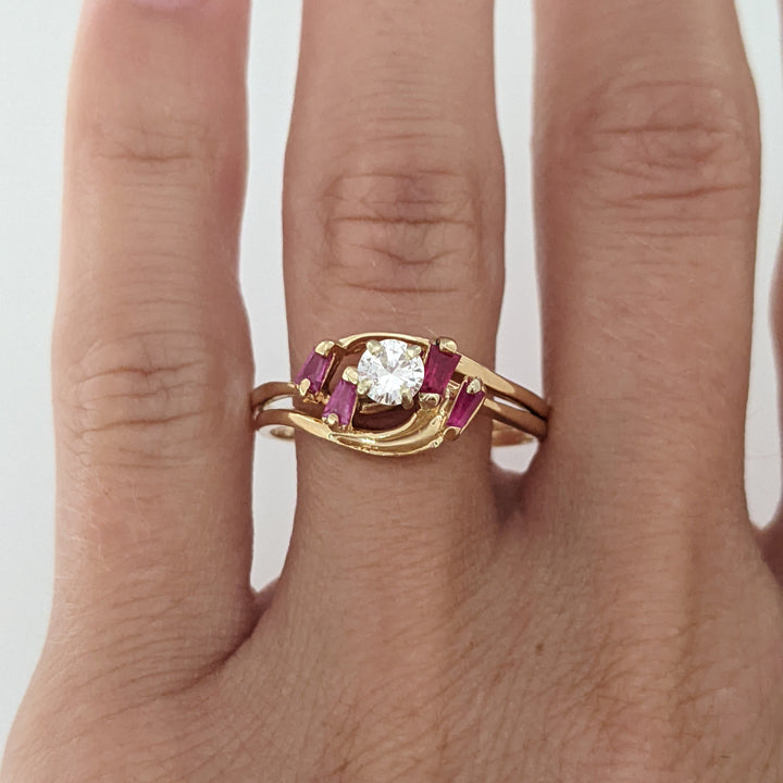 14K .25 CARAT TOTAL SI2 H DIAMOND ROUND (1) RUBY BAGUETTE (4) ESTATE RING 3.3 GRAMS