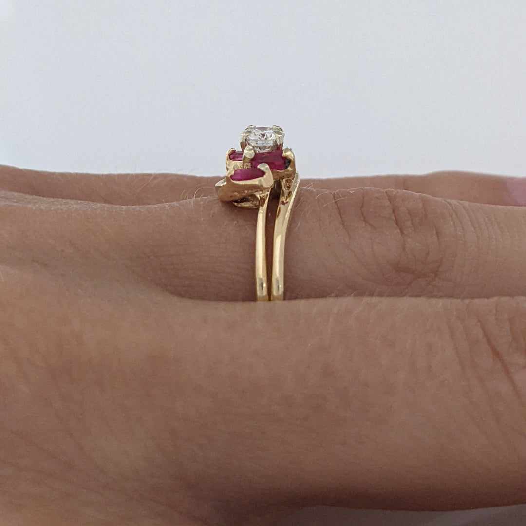 14K .25 CARAT TOTAL SI2 H DIAMOND ROUND (1) RUBY BAGUETTE (4) ESTATE RING 3.3 GRAMS