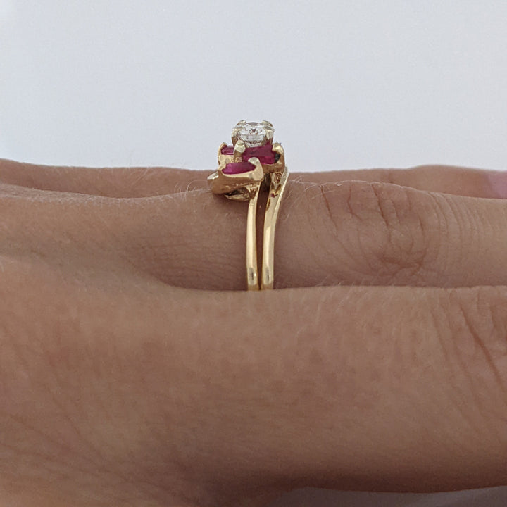 14K .25 CARAT TOTAL SI2 H DIAMOND ROUND (1) RUBY BAGUETTE (4) ESTATE RING 3.3 GRAMS