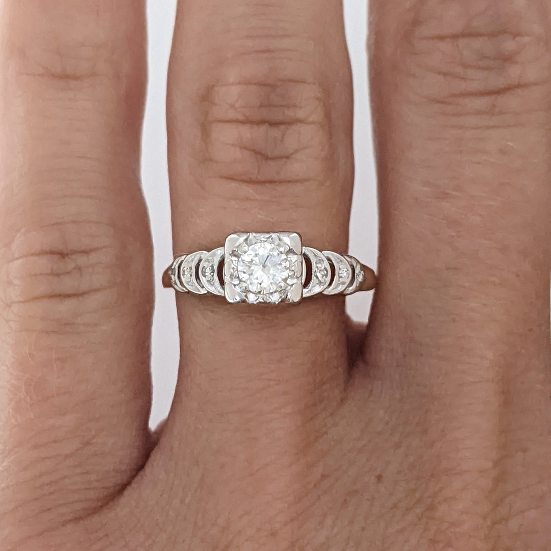 14K TWO-TONE .25 CARAT TOTAL VS2 I DIAMOND ROUND (7) ILLUSION HEAD ESTATE RING 1.9 GRAMS