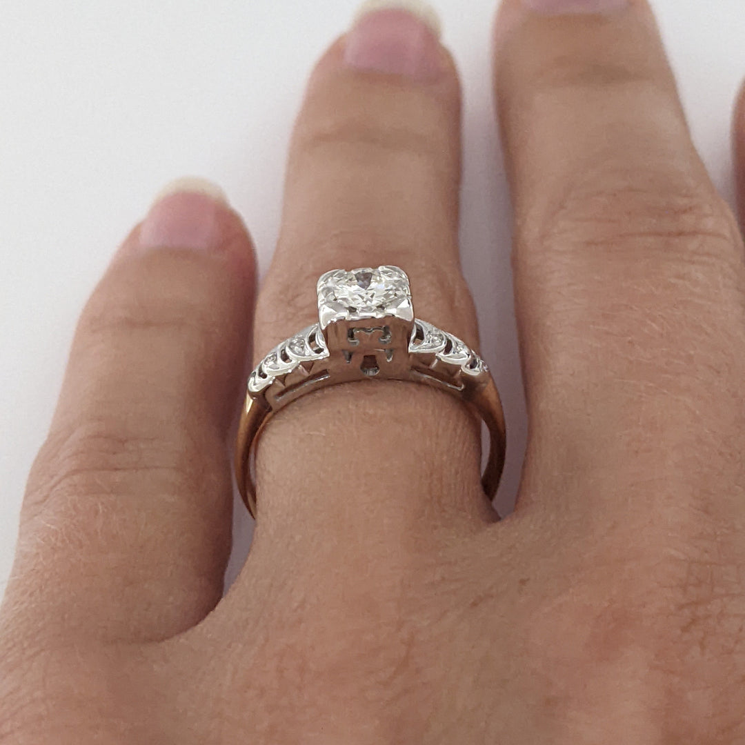 14K TWO-TONE .25 CARAT TOTAL VS2 I DIAMOND ROUND (7) ILLUSION HEAD ESTATE RING 1.9 GRAMS