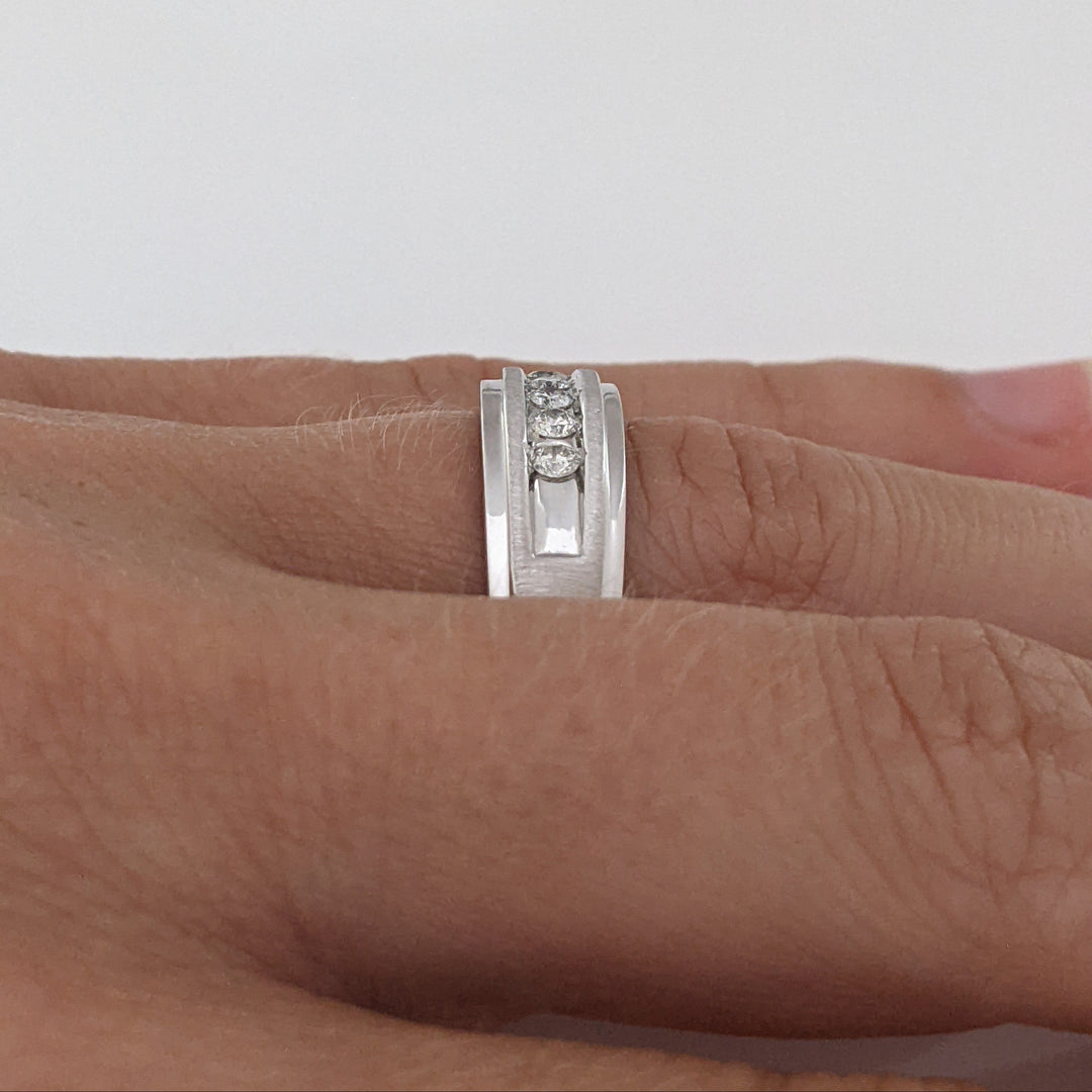 10K WHITE .18 CARAT TOTAL WEIGHT I1 H DIAMOND ROUND (5) ESTATE CHANNEL- SET BAND 6.3 GRAMS
