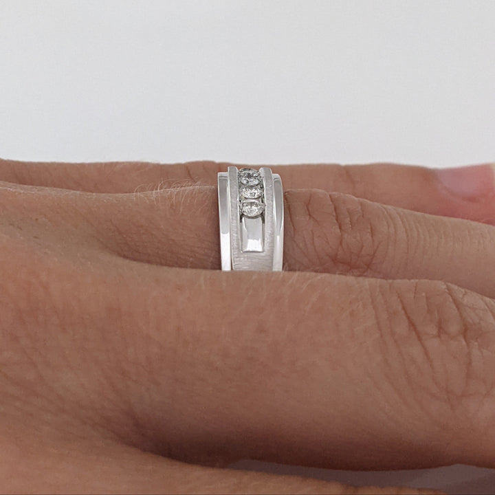 10K WHITE .18 CARAT TOTAL WEIGHT I1 H DIAMOND ROUND (5) ESTATE CHANNEL- SET BAND 6.3 GRAMS