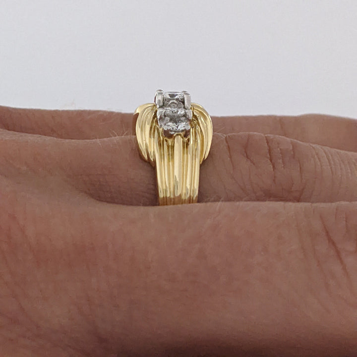 18K .57 CARAT TOTAL WEIGHT VS1 G DIAMOND ROUND (5) ESTATE RING 9.1 GRAMS