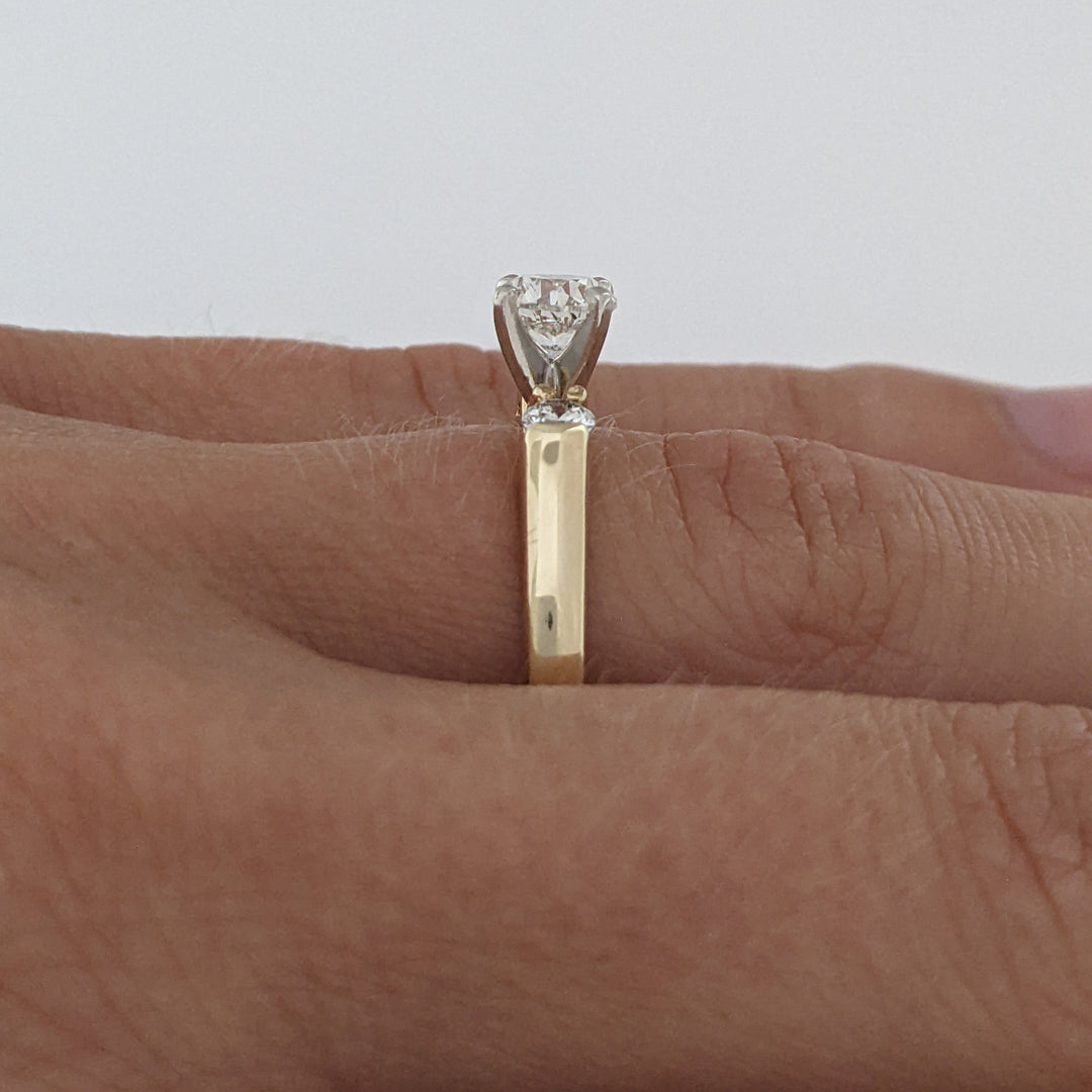 14K .90 CARAT TOTAL WEIGHT I H DIAMOND ROUND (3) TRINITY ESTATE RING 3.8 GRAMS