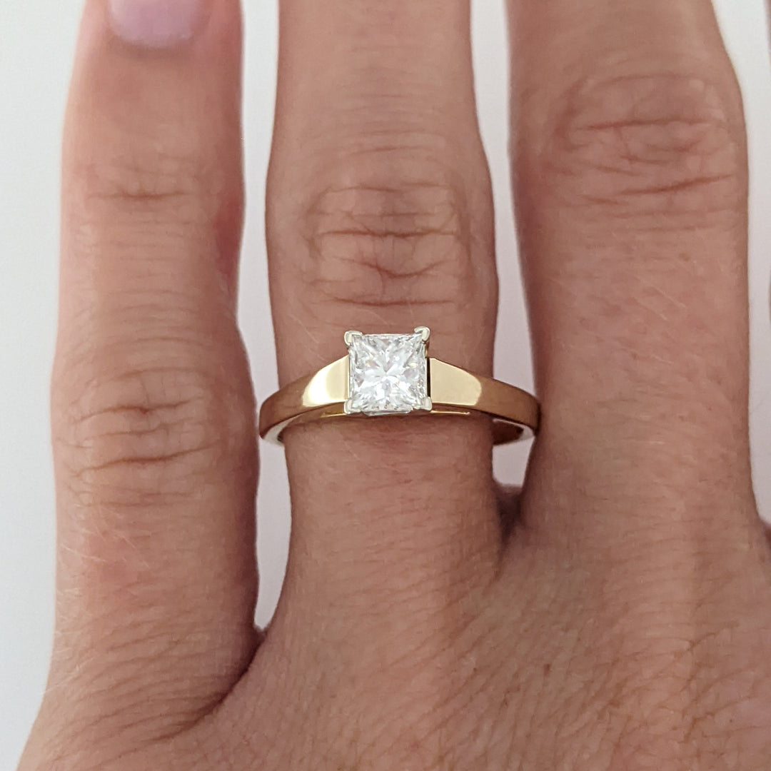14K .63 CARAT TOTAL I1 E DIAMOND PRINCESS CUT SOLITAIRE ESTATE RING 2.9 GRAMS