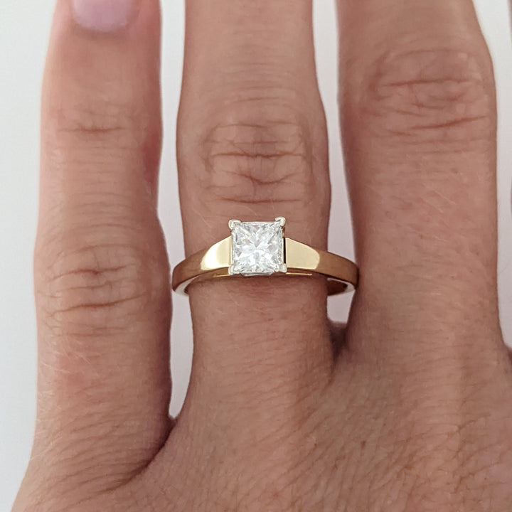 14K .63 CARAT TOTAL I1 E DIAMOND PRINCESS CUT SOLITAIRE ESTATE RING 2.9 GRAMS