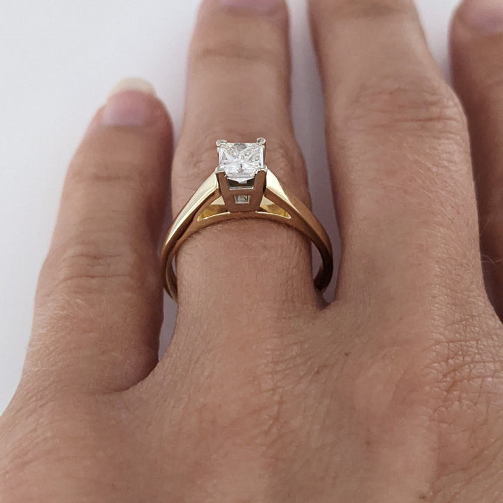 14K .63 CARAT TOTAL I1 E DIAMOND PRINCESS CUT SOLITAIRE ESTATE RING 2.9 GRAMS