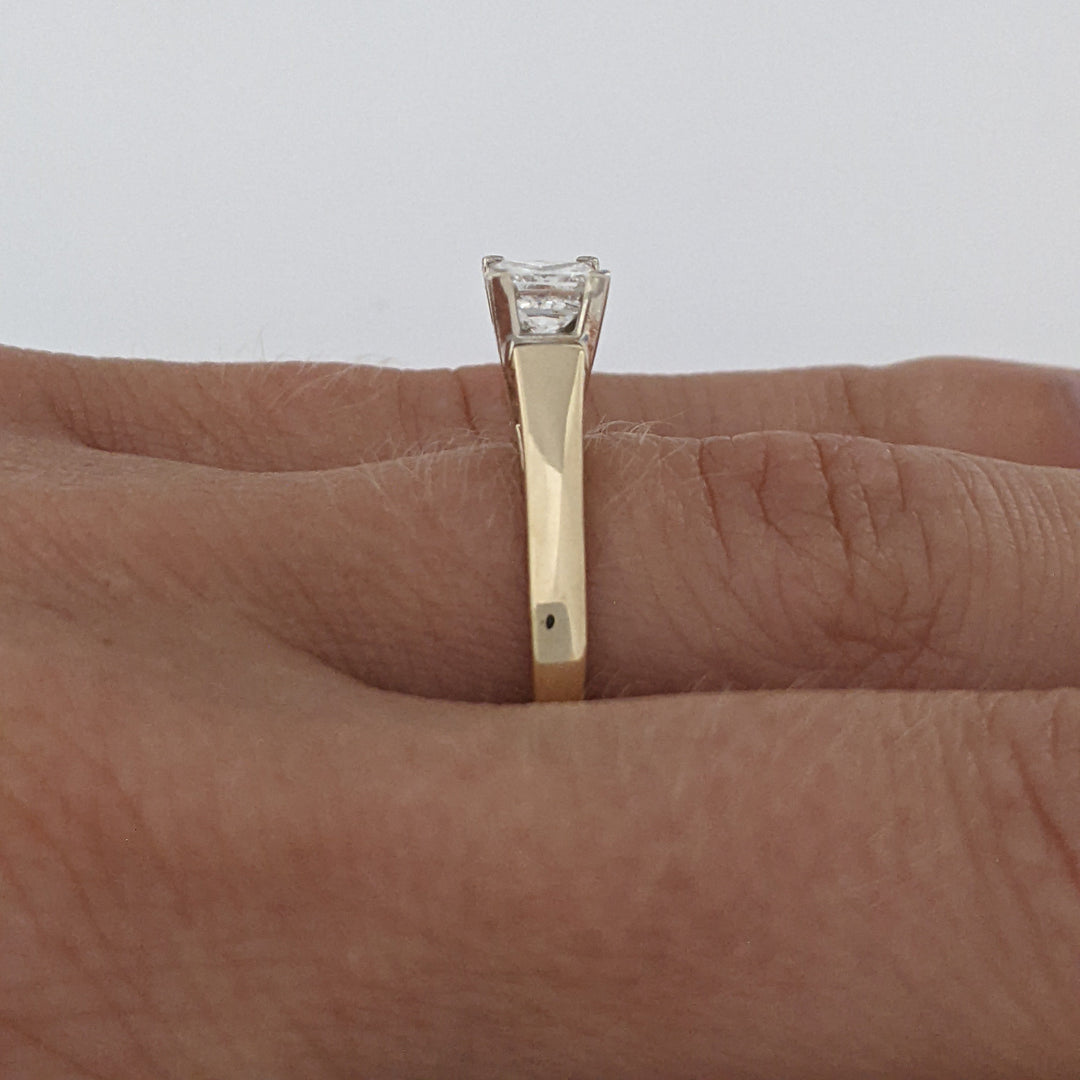 14K .63 CARAT TOTAL I1 E DIAMOND PRINCESS CUT SOLITAIRE ESTATE RING 2.9 GRAMS