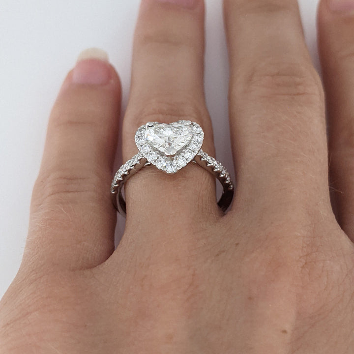 18K WHITE 1.85 CARAT TOTAL WEIGHT I1 I DIAMOND HEART (1) ROUND (30) HALO ESTATE RING 3.3 GRAMS