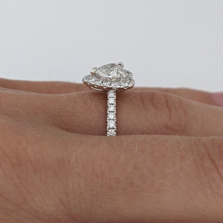 18K WHITE 1.85 CARAT TOTAL WEIGHT I1 I DIAMOND HEART (1) ROUND (30) HALO ESTATE RING 3.3 GRAMS