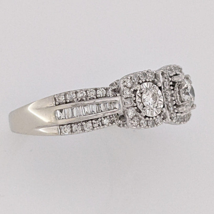 10K WHITE .81 CARAT TOTAL WEIGHT I1 I DIAMOND ROUND (83) BAGUETTE (18) ESTATE HALO TRINITY RING 5.2 GRAMS