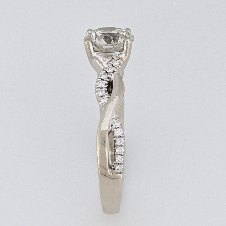 14K WHITE .96 CARAT TOTAL WEIGHT SI2 J DIAMOND ROUND (25) TWIST ESTATE RING 3.8 GRAMS