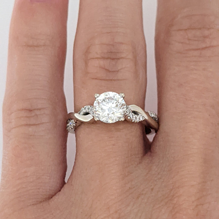 14K WHITE .96 CARAT TOTAL WEIGHT SI2 J DIAMOND ROUND (25) TWIST ESTATE RING 3.8 GRAMS
