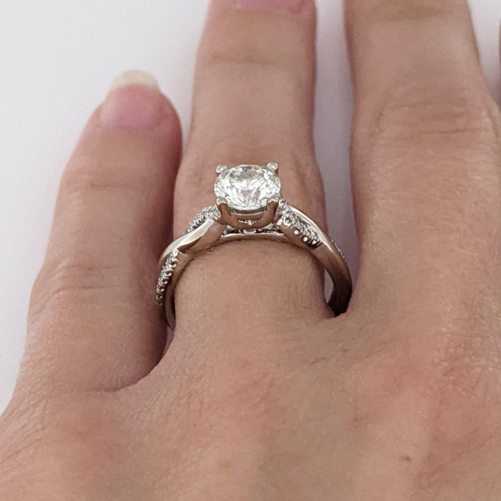 14K WHITE .96 CARAT TOTAL WEIGHT SI2 J DIAMOND ROUND (25) TWIST ESTATE RING 3.8 GRAMS