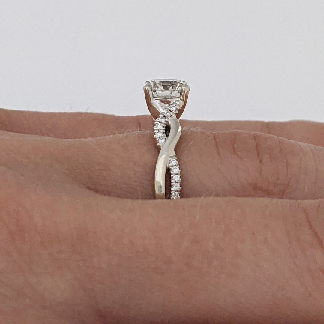 14K WHITE .96 CARAT TOTAL WEIGHT SI2 J DIAMOND ROUND (25) TWIST ESTATE RING 3.8 GRAMS