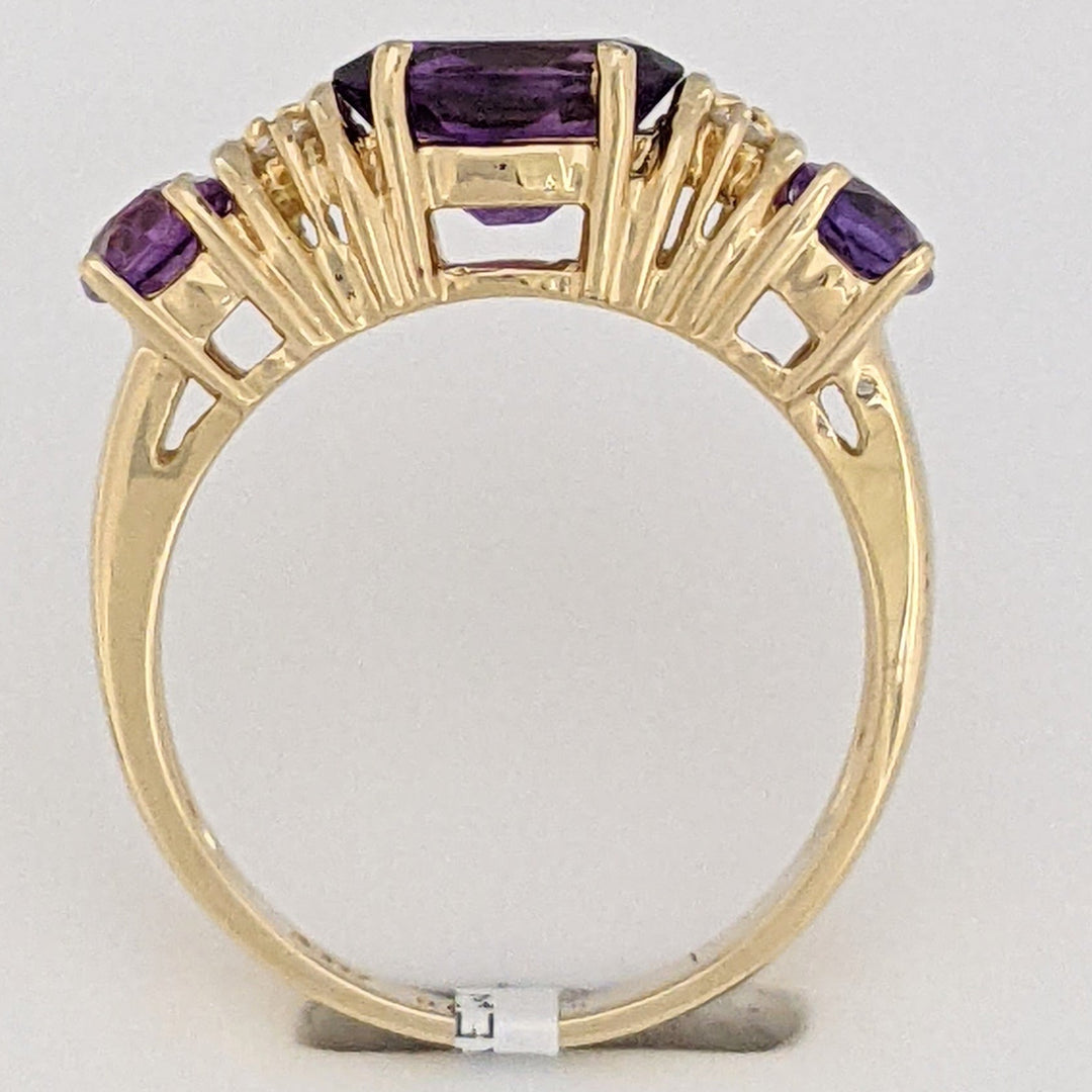14K AMETHYST OVAL (1) 6X8 (2) 4X6 WITH (4) MELEE ESTATE RING 4.1 GRAMS