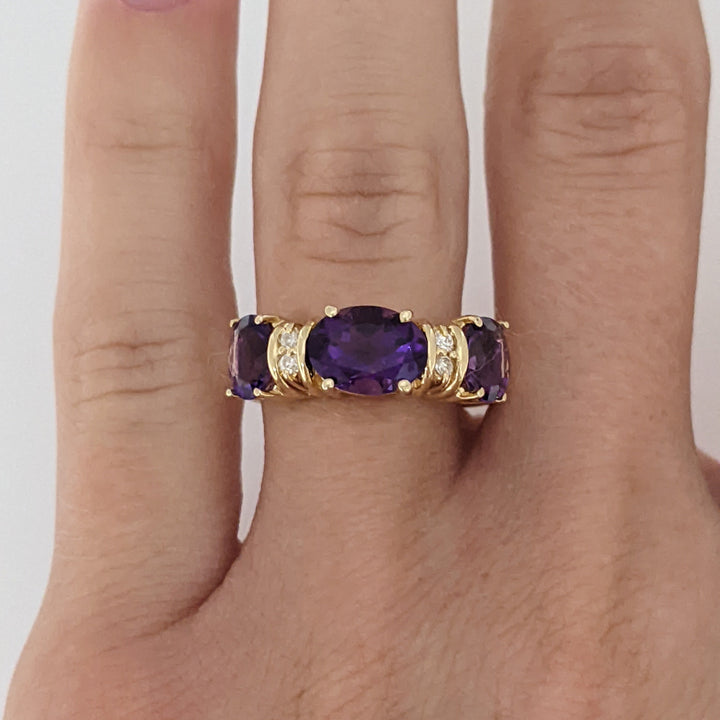 14K AMETHYST OVAL (1) 6X8 (2) 4X6 WITH (4) MELEE ESTATE RING 4.1 GRAMS