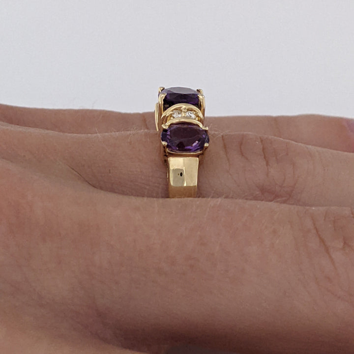 14K AMETHYST OVAL (1) 6X8 (2) 4X6 WITH (4) MELEE ESTATE RING 4.1 GRAMS