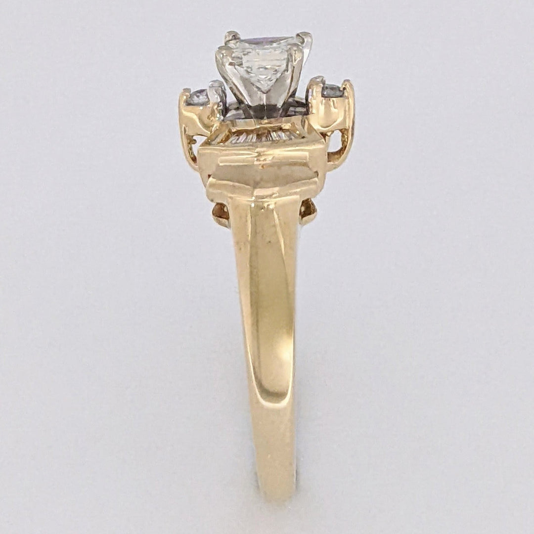 14K .49 CARAT TOTAL WEIGHT I1 H DIAMOND PRINCESS CUT WITH (12) BAGUETTE ESTATE RING 2.7 GRAMS