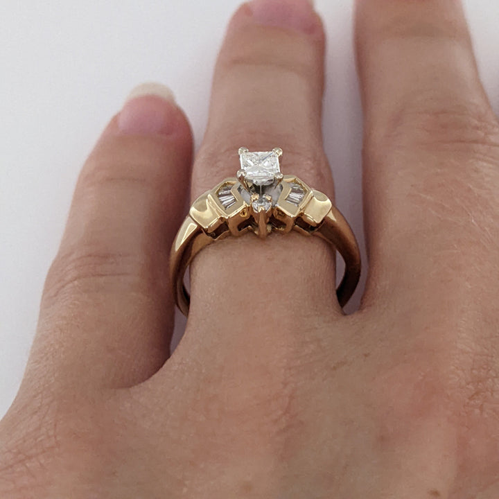 14K .49 CARAT TOTAL WEIGHT I1 H DIAMOND PRINCESS CUT WITH (12) BAGUETTE ESTATE RING 2.7 GRAMS
