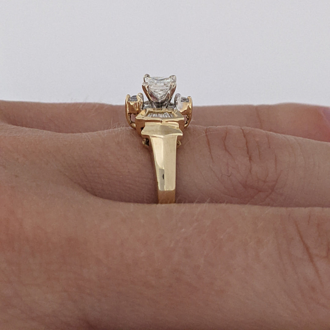 14K .49 CARAT TOTAL WEIGHT I1 H DIAMOND PRINCESS CUT WITH (12) BAGUETTE ESTATE RING 2.7 GRAMS