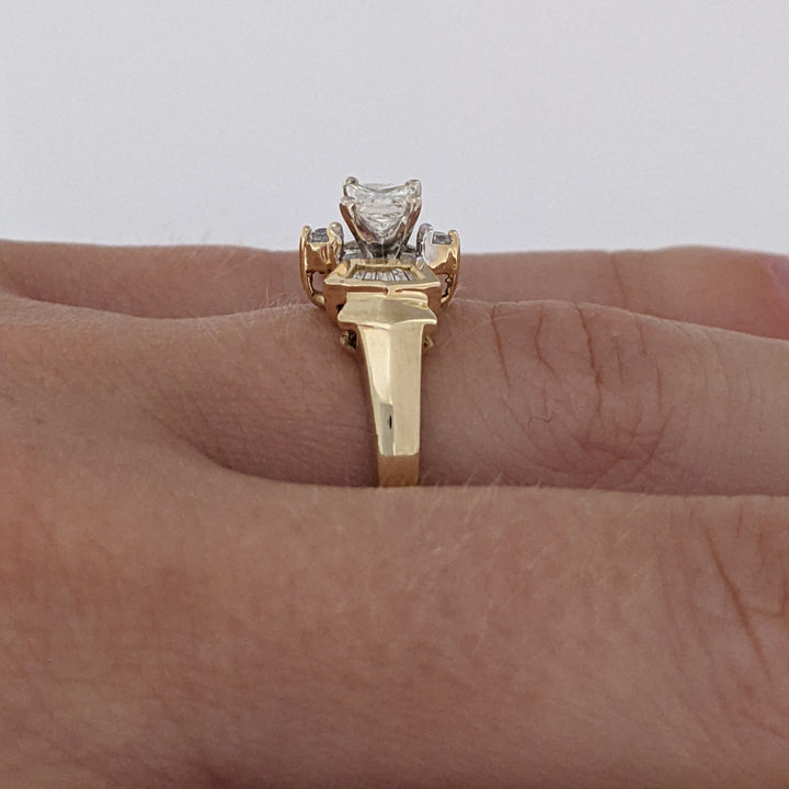14K .49 CARAT TOTAL WEIGHT I1 H DIAMOND PRINCESS CUT WITH (12) BAGUETTE ESTATE RING 2.7 GRAMS