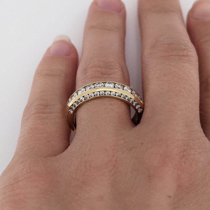 14K .86 CARAT TOTAL WEIGHT SI2 I DIAMOND ROUND (46) CHANNEL TOP/SIDE ESTATE BAND 5.7 GRAMS