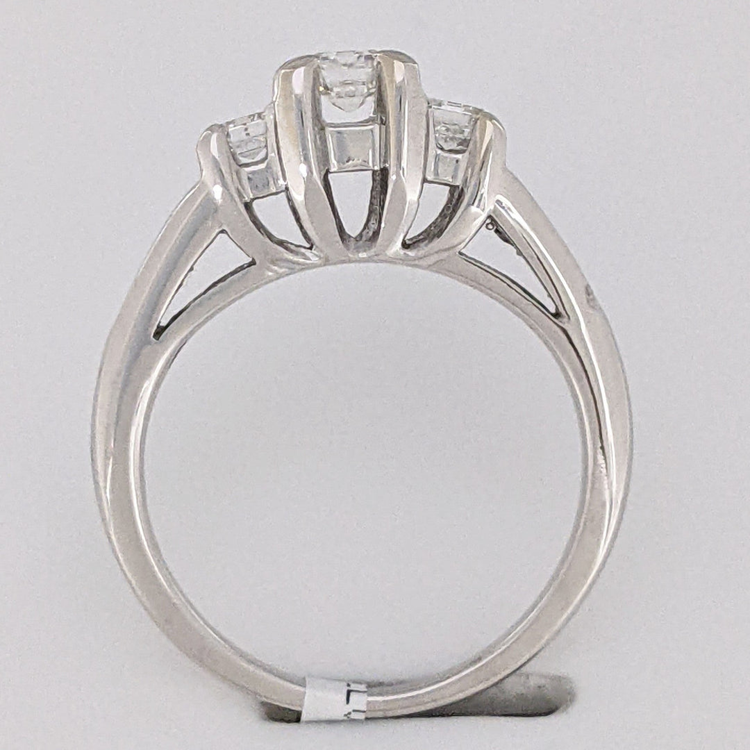18K .69 CARAT TOTAL WEIGHT VS2 H DIAMOND EMERALD CUT (3) PRINCESS CUT (6) ESTATE TRINITY RING 4.8 GRAMS