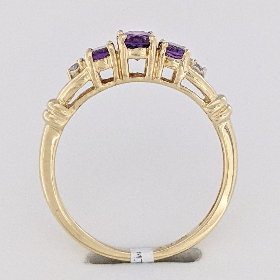 10K AMETHYST OVAL (3) WITH (2) MELEE ESTATE RING 2.0 GRAMS